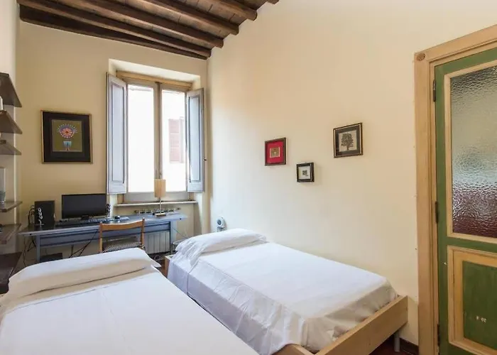 Piazza Navona Charming Apartment *